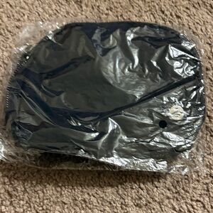 HALARA Black Toiletry Bag